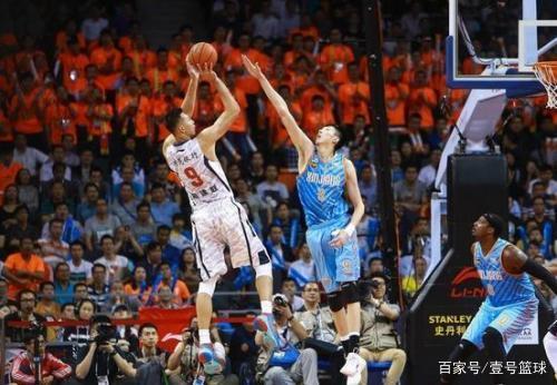 次采访中提 次采访中提