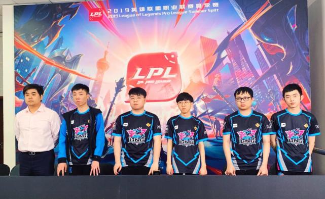 的压迫防守 的压迫防守